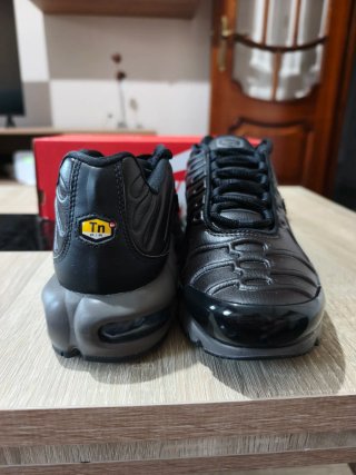 Nike Air Max Plus PRM Negro/Gris
