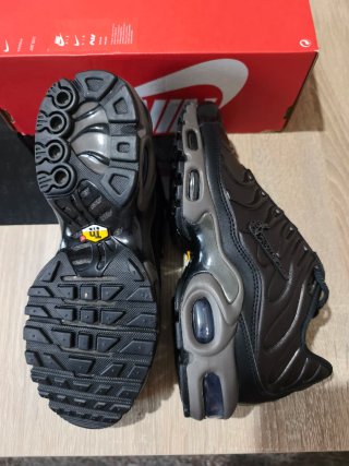 Nike Air Max Plus PRM Negro/Gris