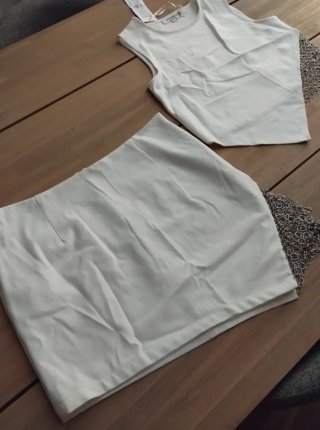 Top Morgan plateado y blanco Talla S y falda 40