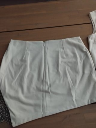 Top Morgan plateado y blanco Talla S y falda 40