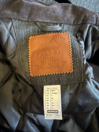 Chaqueta Quechua gris con capucha