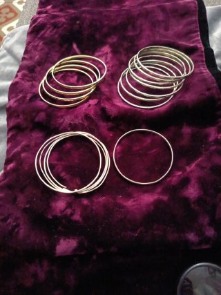 Pulseras vintage doradas y plateadas