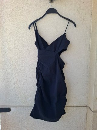 Vestido cut out negro