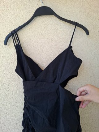 Vestido cut out negro