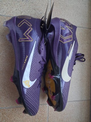 Botas de fútbol Nike Mbappe Oro Púrpura