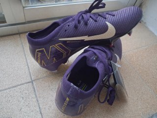 Botas de fútbol Nike Mbappe Oro Púrpura