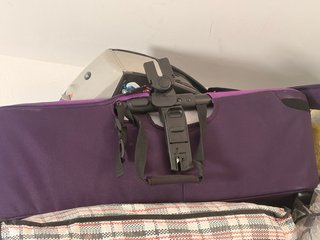Carro de bebé morado