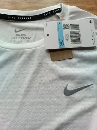 Camiseta entrenamiento Nike blanca