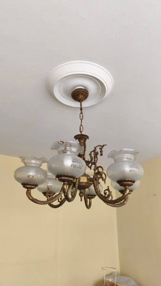 Lámpara colgante dorada de cristal