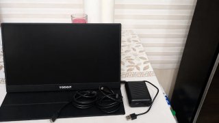 Monitor Yodoit + Batería Externa 20000 mAh