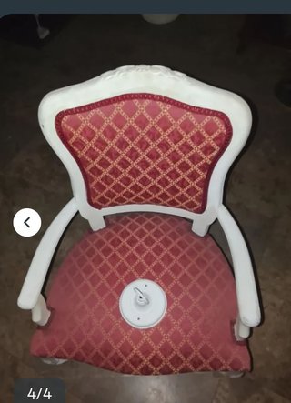 Silla estilo clásico tapizada