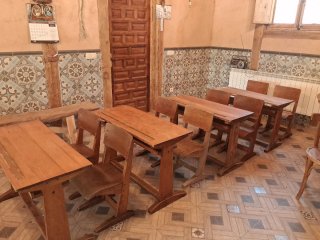 Conjunto Mesa y Sillas Colegio Antiguas Madera