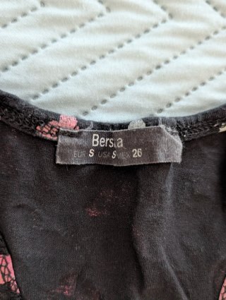 Camiseta tirantes negra con estampado