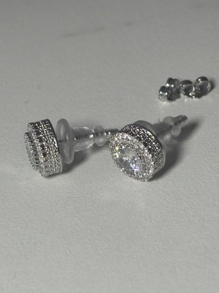 Orecchini rotondi colore argento diamantati