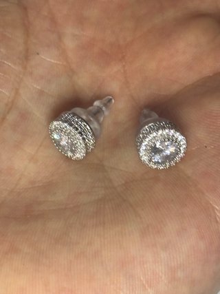 Orecchini rotondi colore argento diamantati