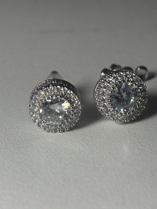 Orecchini rotondi colore argento diamantati