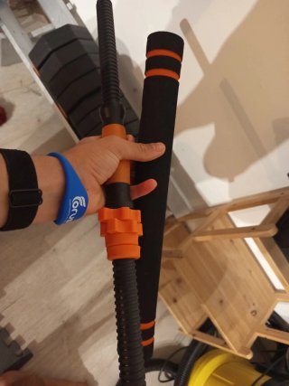 Banco de entrenamiento con pesas