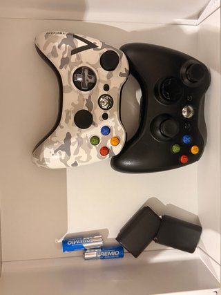 Xbox 360 E + Kinect + 2 Mandos