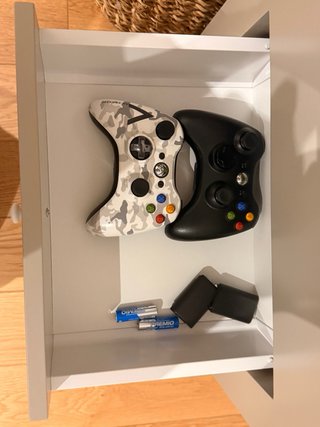 Xbox 360 E + Kinect + 2 Mandos
