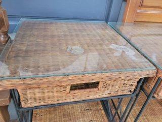 Coppia di comodini rustici