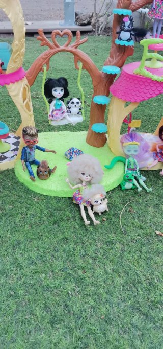 Casa Enchantimals con muñecas y accesorios