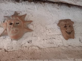 Máscara de cerámica artesanal
