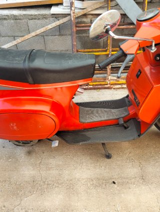 Vespa 125 Roja