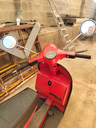 Vespa 125 Roja