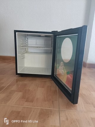 Nevera expositora con puerta de cristal