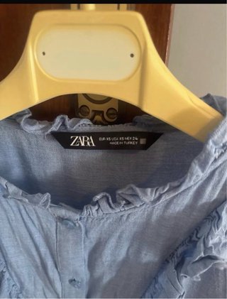 Camisa Zara volantes azul Talla XS