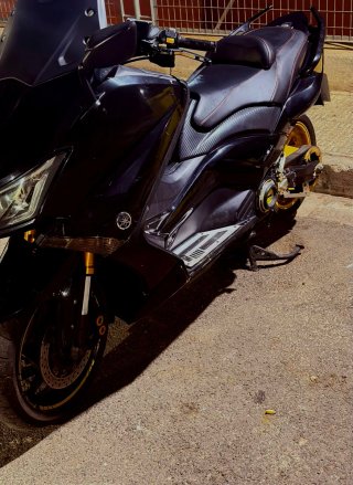 Maxi Scooter Negra