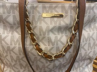 Bolso Michael Kors Beige Logo Cadena