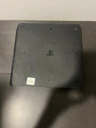 PlayStation 4 Slim Negra