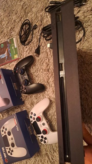PlayStation 4 Slim Negra