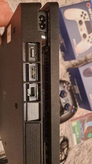 PlayStation 4 Slim Negra