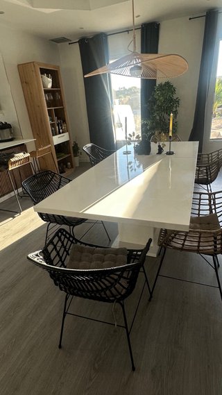 Mesa de comedor moderna