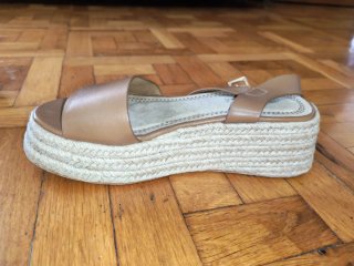 Sandalias doradas Corina