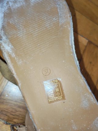 Sandalias doradas Corina