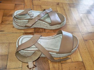 Sandalias doradas Corina