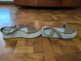 Sandalias doradas Corina