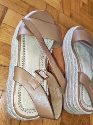 Sandalias doradas Corina