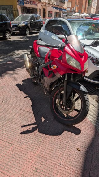 Kymco Quannon 125cc Deportiva Roja y Negra