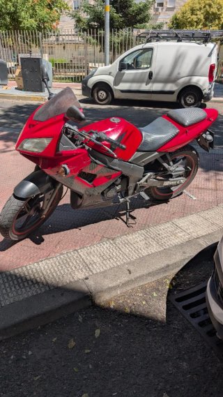 Kymco Quannon 125cc Deportiva Roja y Negra