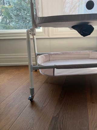 Ruedas Cuna Maxi Cosi Iora con Freno (4)