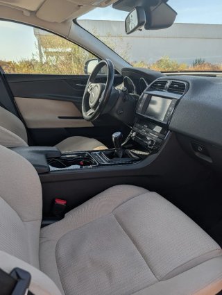Jaguar XE 180CV   + Garantía mecanica y seguro