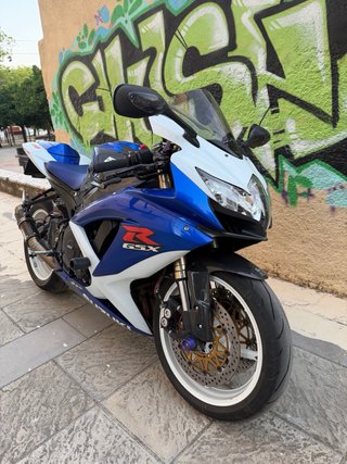 Suzuki GSXR 600 K8 Azul y Blanca