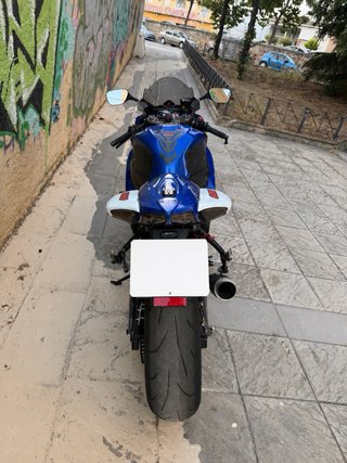 Suzuki GSXR 600 K8 Azul y Blanca