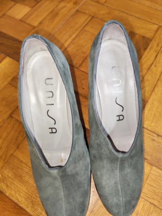 Zapatos UNISA grises ante tacón