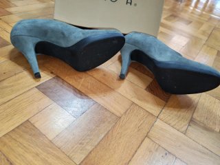 Zapatos UNISA grises ante tacón