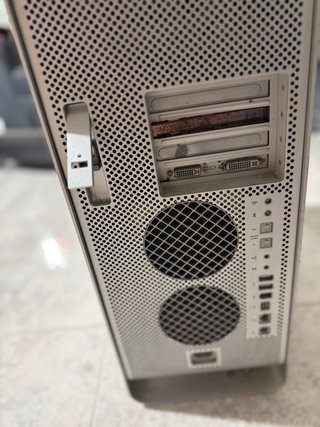 Torre Apple Gris Plata
